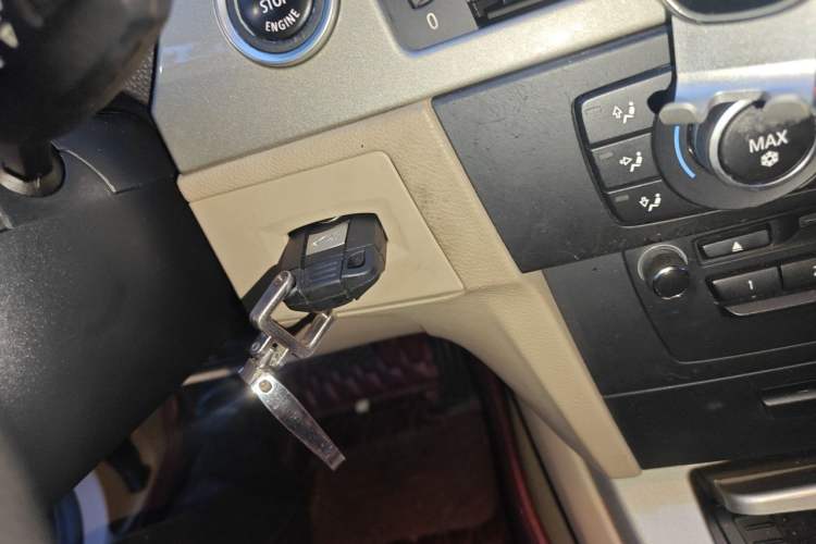 Used BMW 3 Series 2010 320i Luxury Model Vehicle Key