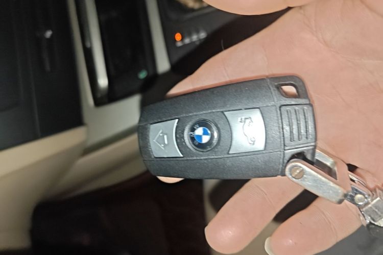Used BMW 3 Series 2010 320i Luxury Model Vehicle Key