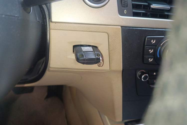 Used BMW 3 Series 2010 320i Luxury Model Vehicle Key