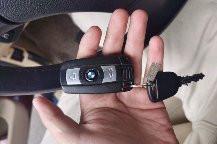 Used BMW 3 Series 2010 320i Luxury Model Vehicle Key
