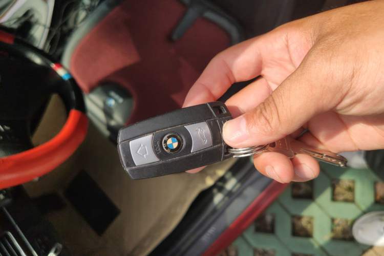 Used BMW 3 Series 2010 320i Luxury Model Vehicle Key