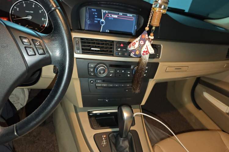 Used BMW 3 Series 2010 320i Luxury Model Audio And AC Panel