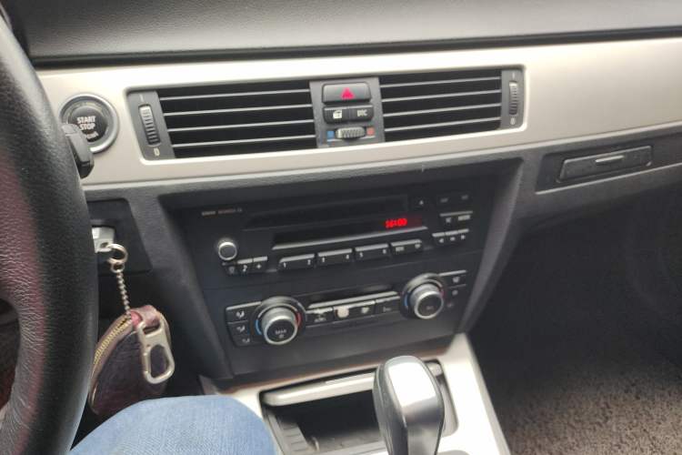 Used BMW 3 Series 2010 318i Leading Model Audio And AC Panel