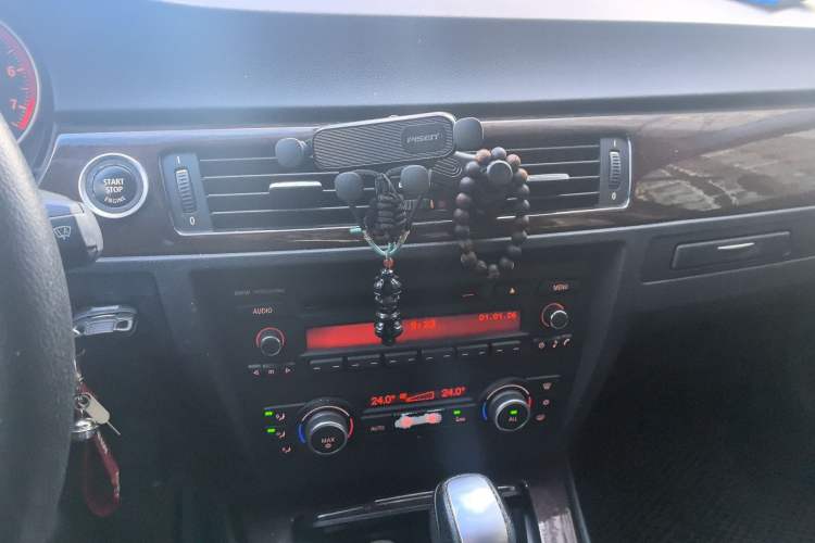 Used BMW 3 Series 2010 325i Sport Edition Audio And AC Panel