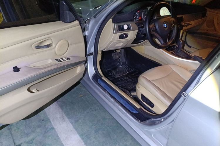 Used BMW 3 Series 2010 320i Luxury Model Driver Seat
