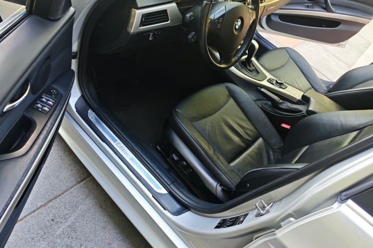 Used BMW 3 Series 2010 320i Luxury Model Driver Seat
