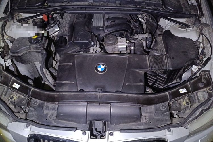 Used BMW 3 Series 2010 320i Luxury Model Engine Bay