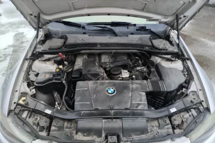 Used BMW 3 Series 2010 320i Luxury Model Engine Bay