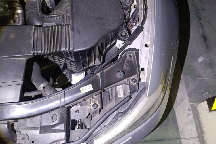 Used BMW 3 Series 2010 320i Luxury Model Engine Bay Left
