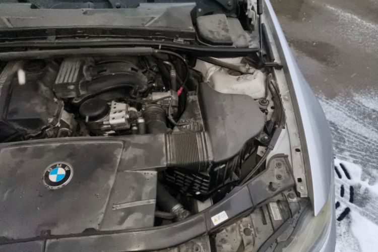 Used BMW 3 Series 2010 320i Luxury Model Engine Bay Left
