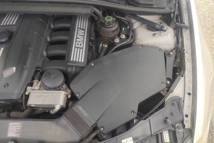 Used BMW 3 Series 2010 325i Luxury Model Engine Bay Left