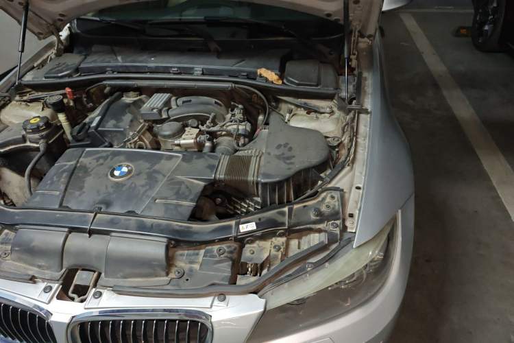Used BMW 3 Series 2010 320i Luxury Model Engine Bay Left