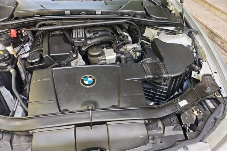 Used BMW 3 Series 2010 320i Luxury Model Engine Bay Left