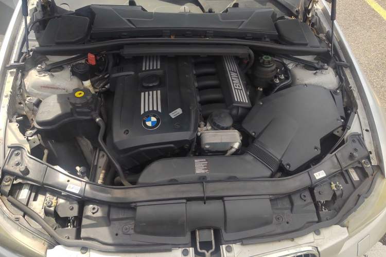 Used BMW 3 Series 2010 325i Luxury Model Engine Bay