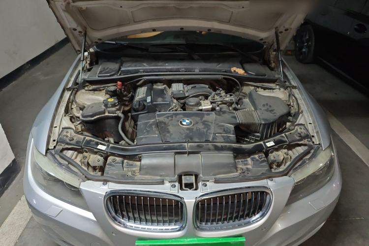 Used BMW 3 Series 2010 320i Luxury Model Engine Bay