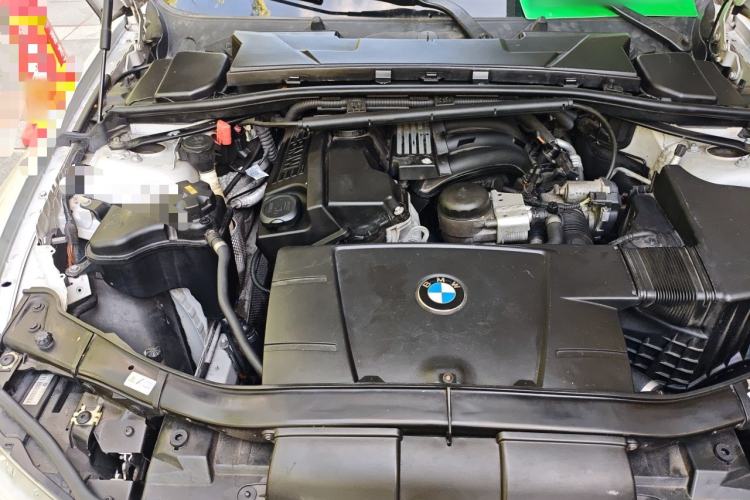 Used BMW 3 Series 2010 320i Luxury Model Engine Bay