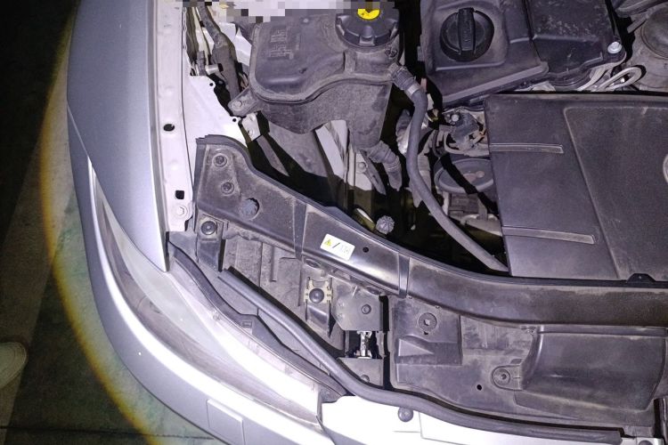 Used BMW 3 Series 2010 320i Luxury Model Engine Bay Right