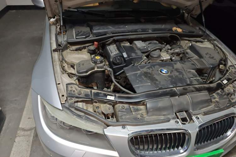 Used BMW 3 Series 2010 320i Luxury Model Engine Bay Right