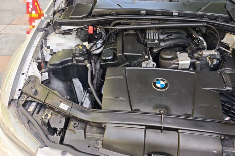 Used BMW 3 Series 2010 320i Luxury Model Engine Bay Right