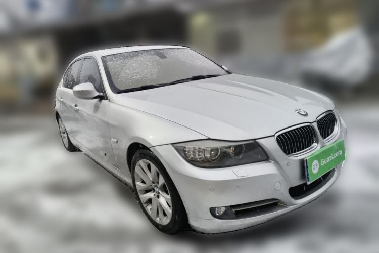 Used BMW 3 Series 2010 320i Luxury Model Front Right 45 Deg
