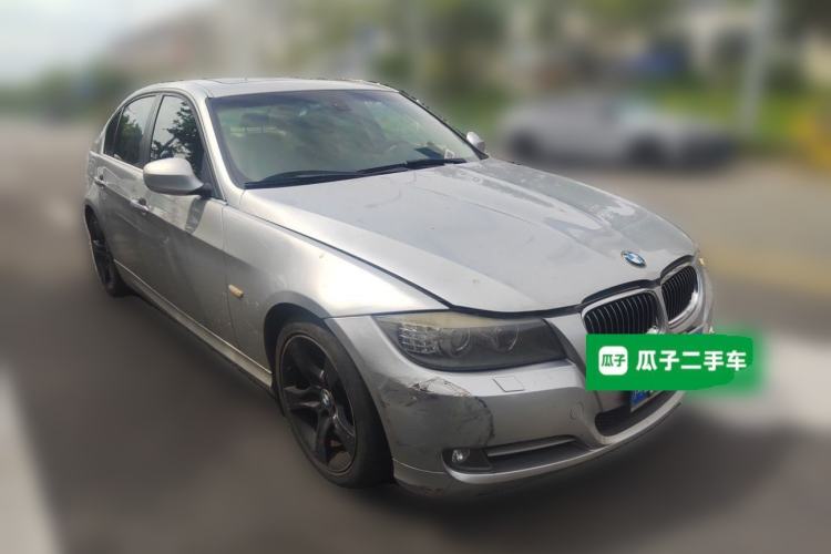 Used BMW 3 Series 2010 325i Luxury Model Front Right 45 Deg
