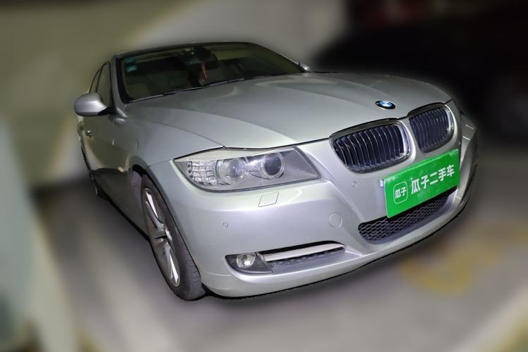 Used BMW 3 Series 2010 320i Luxury Model Front Right 45 Deg