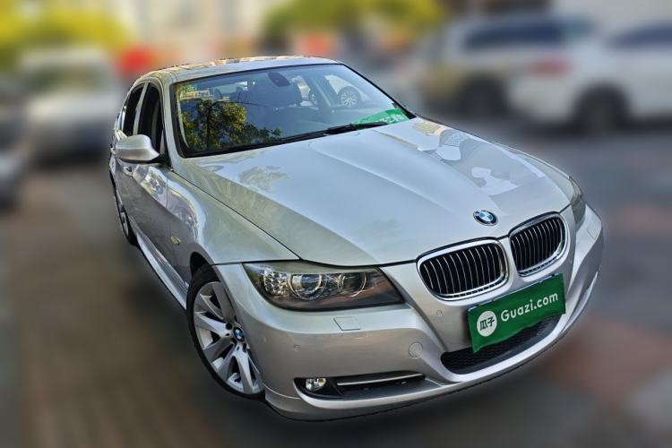 Used BMW 3 Series 2010 320i Luxury Model Front Right 45 Deg