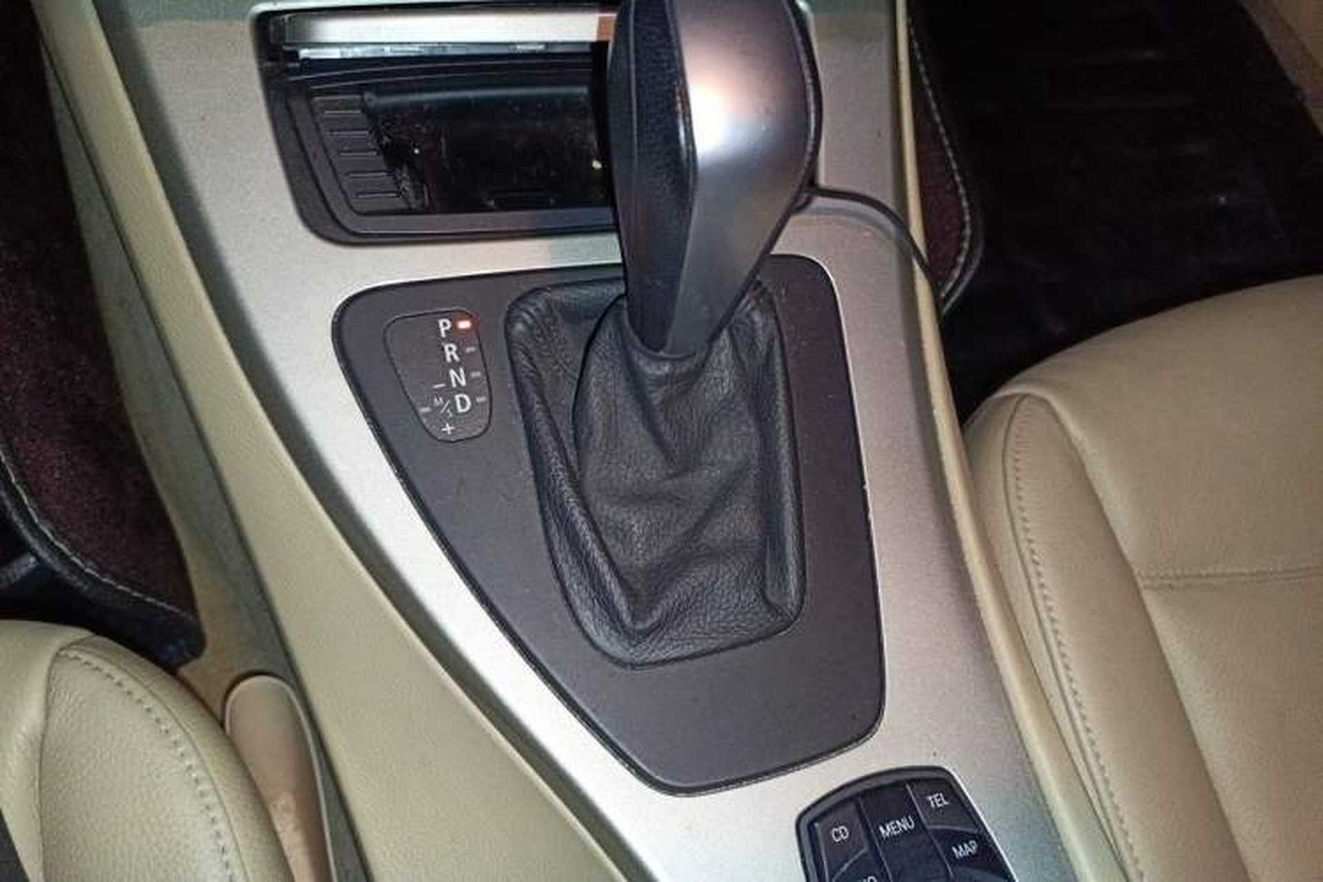 Used BMW 3 Series 2010 320i Luxury Model Gear Lever