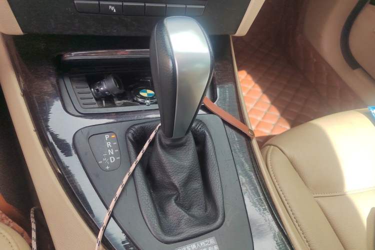 Used BMW 3 Series 2010 325i Luxury Model Gear Lever
