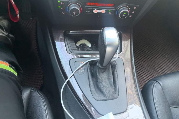 Used BMW 3 Series 2010 325i Sport Edition Gear Lever