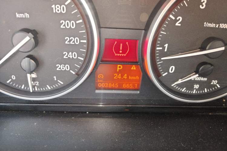 Used BMW 3 Series 2010 325i Sport Edition Odometer Close Up