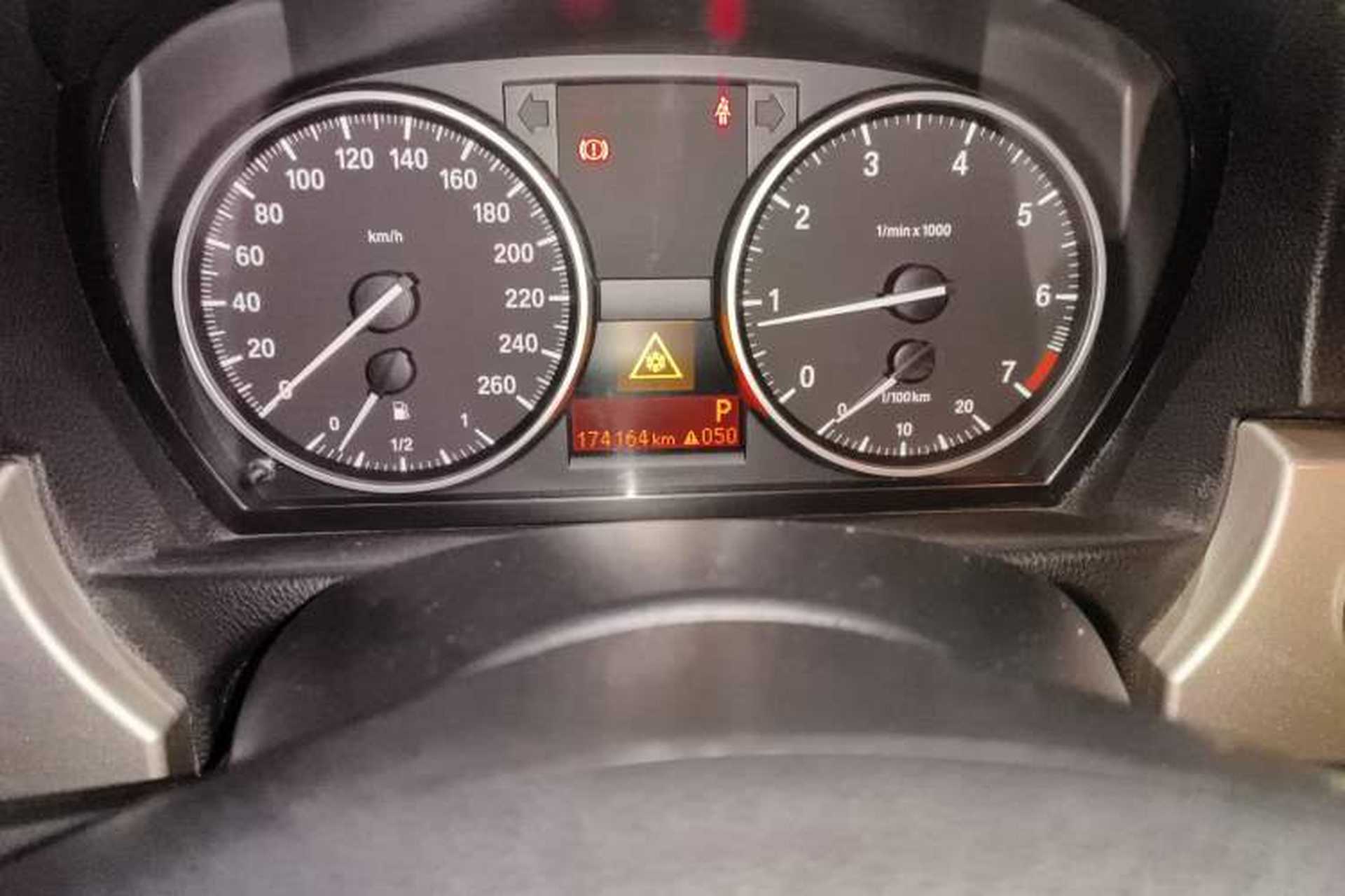 Used BMW 3 Series 2010 320i Luxury Model Odometer Close Up
