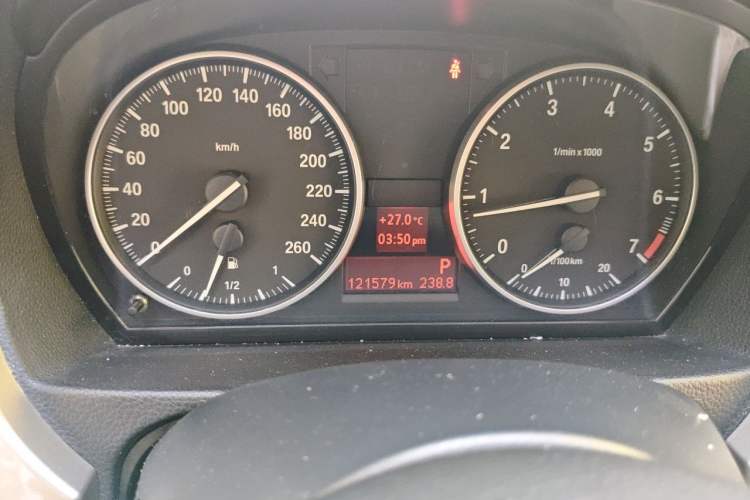 Used BMW 3 Series 2010 320i Luxury Model Odometer Close Up
