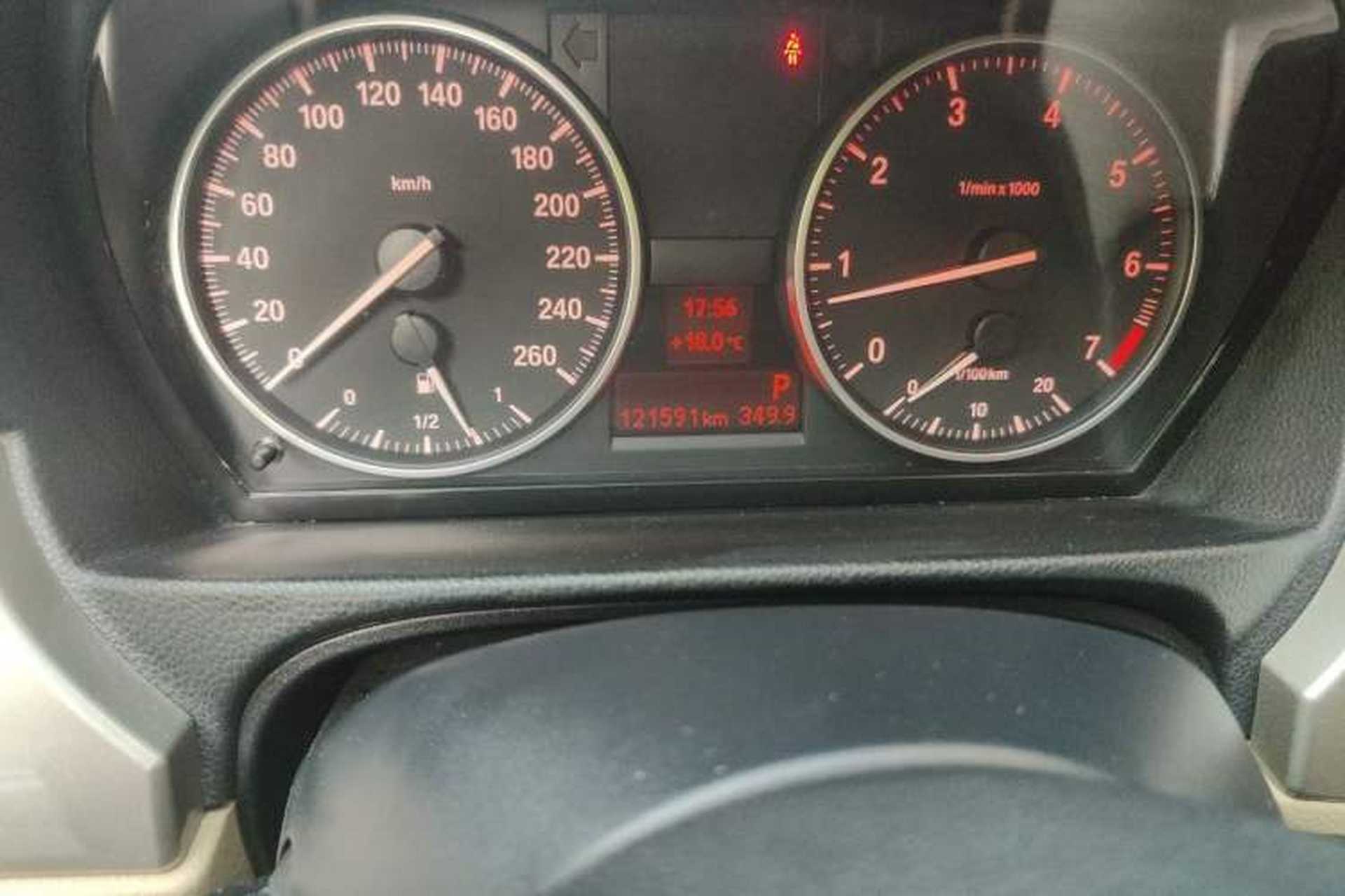 Used BMW 3 Series 2010 320i Luxury Model Odometer Close Up