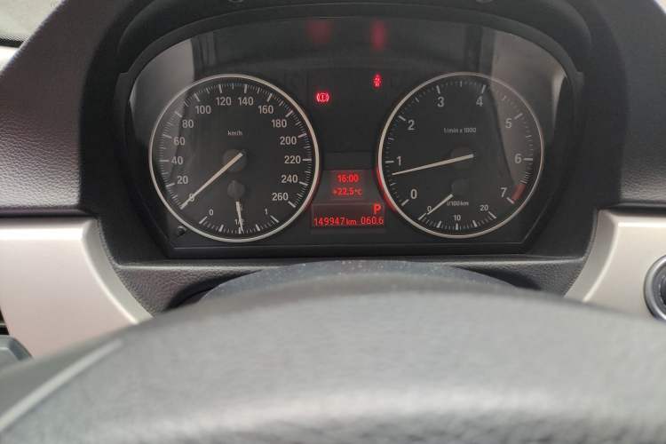 Used BMW 3 Series 2010 318i Leading Model Odometer Close Up