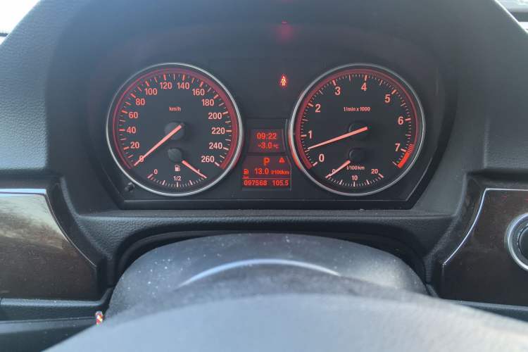 Used BMW 3 Series 2010 325i Sport Edition Odometer Close Up