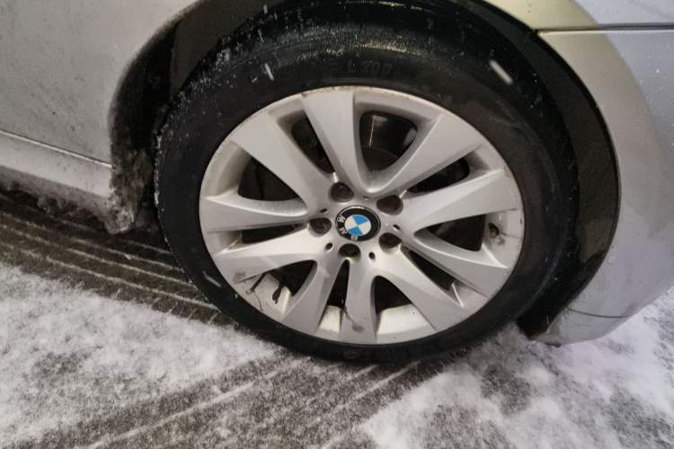 Used BMW 3 Series 2010 320i Luxury Model Right Front Wheel Hub