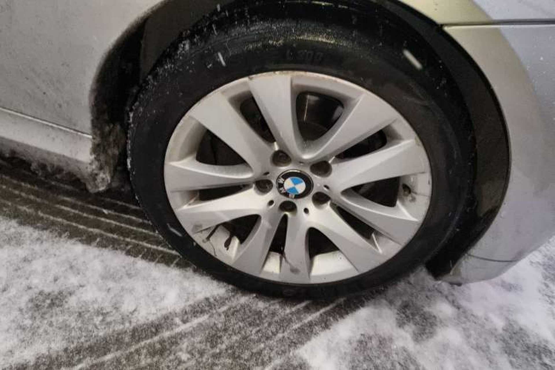 Used BMW 3 Series 2010 320i Luxury Model Right Front Wheel Hub
