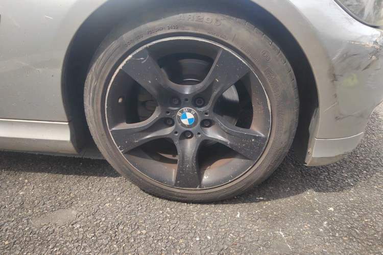 Used BMW 3 Series 2010 325i Luxury Model Right Front Wheel Hub