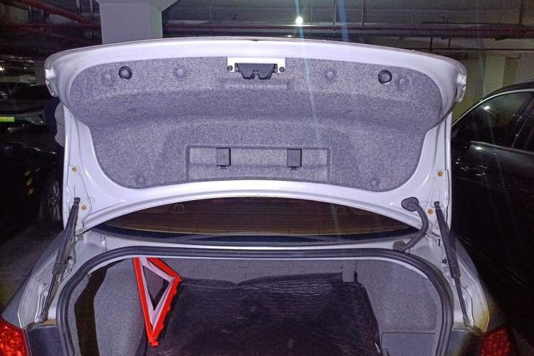 Used BMW 3 Series 2010 320i Luxury Model Trunk