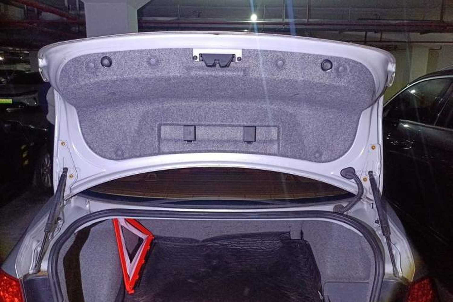 Used BMW 3 Series 2010 320i Luxury Model Trunk