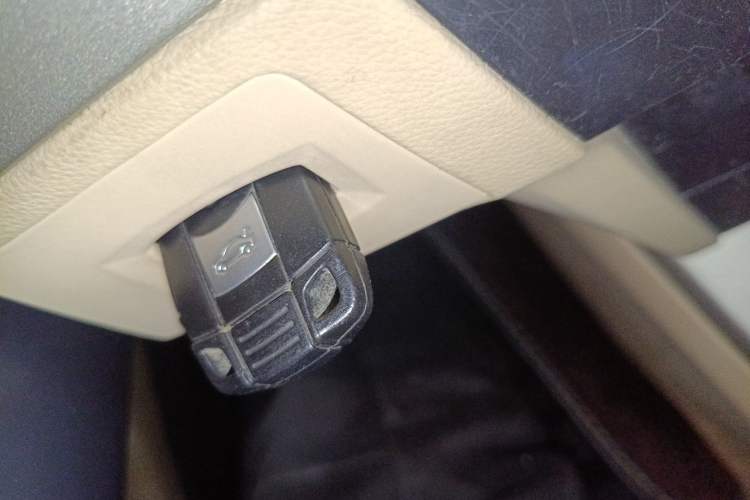 Used BMW 3 Series 2010 320i Luxury Model Vehicle Key