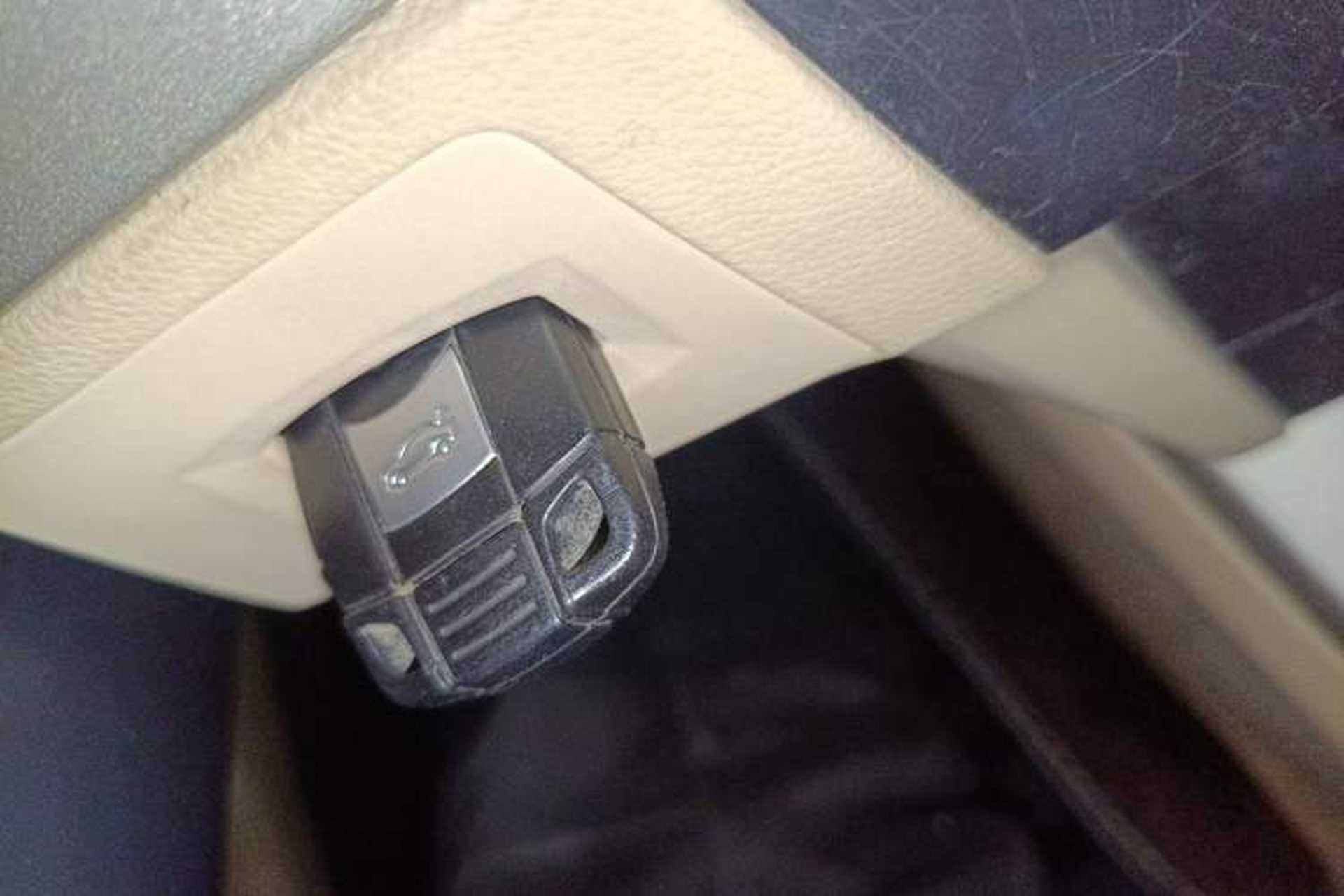 Used BMW 3 Series 2010 320i Luxury Model Vehicle Key
