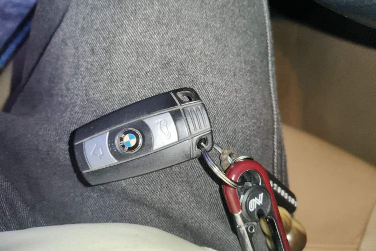 Used BMW 3 Series 2010 320i Luxury Model Vehicle Key