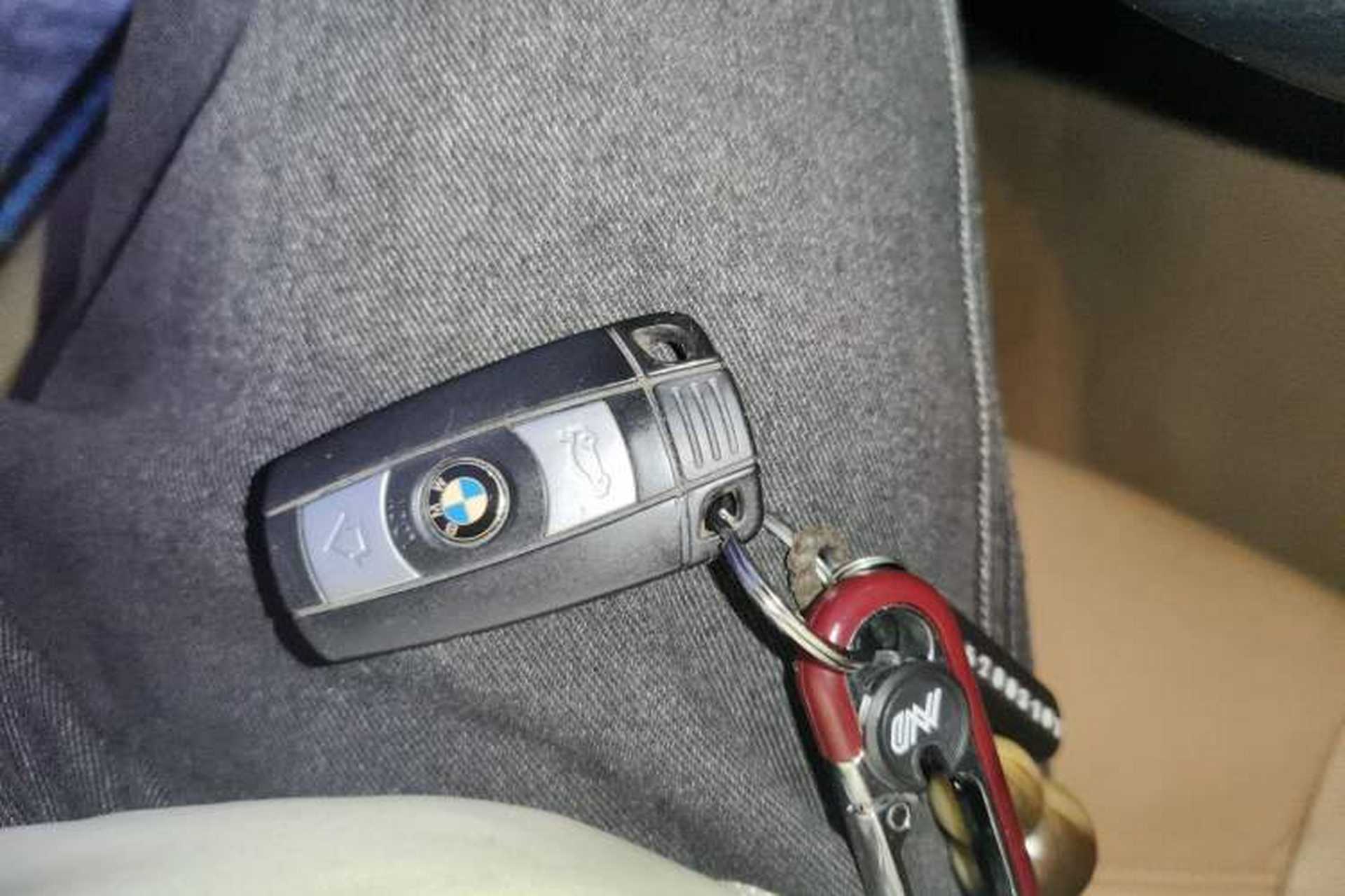 Used BMW 3 Series 2010 320i Luxury Model Vehicle Key