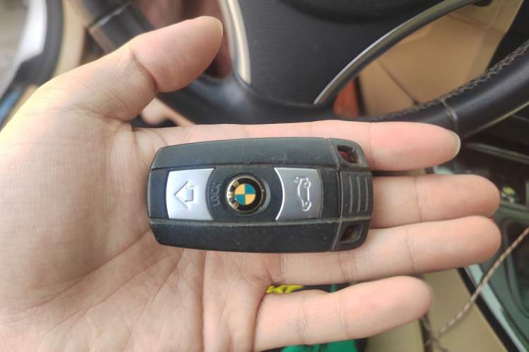 Used BMW 3 Series 2010 325i Luxury Model Vehicle Key