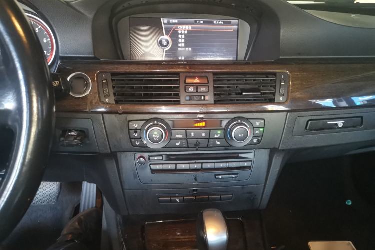 Used BMW 3 Series 2010 325i Luxury Model Audio And AC Panel