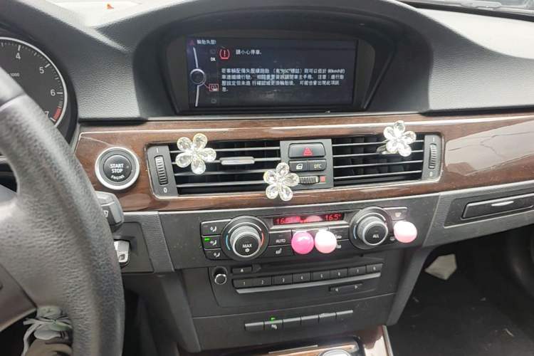 Used BMW 3 Series 2010 320i Luxury Model Audio And AC Panel