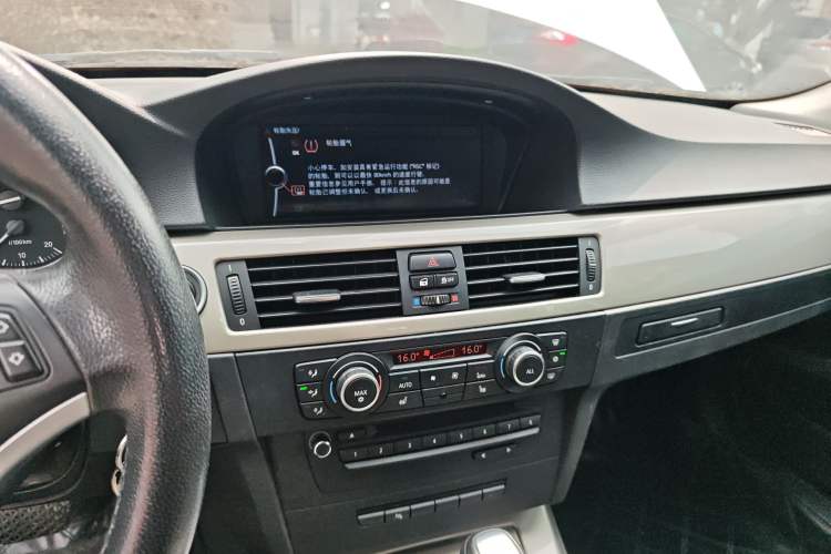 Used BMW 3 Series 2010 320i Luxury Edition Audio And AC Panel