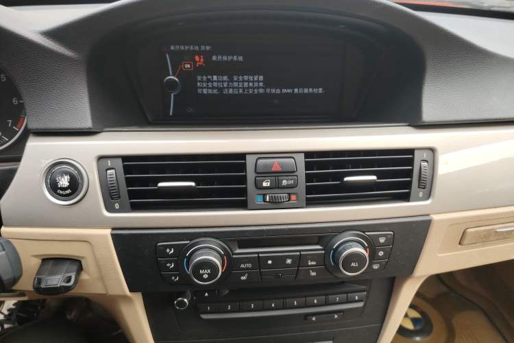Used BMW 3 Series 2010 320i Luxury Model Audio And AC Panel